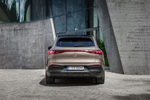 مرسيدس تعلن رسمياً عن سيارة الدفع الرباعي عالية الأداء 2024 AMG EQE SUV الكهربائية بالكامل_2