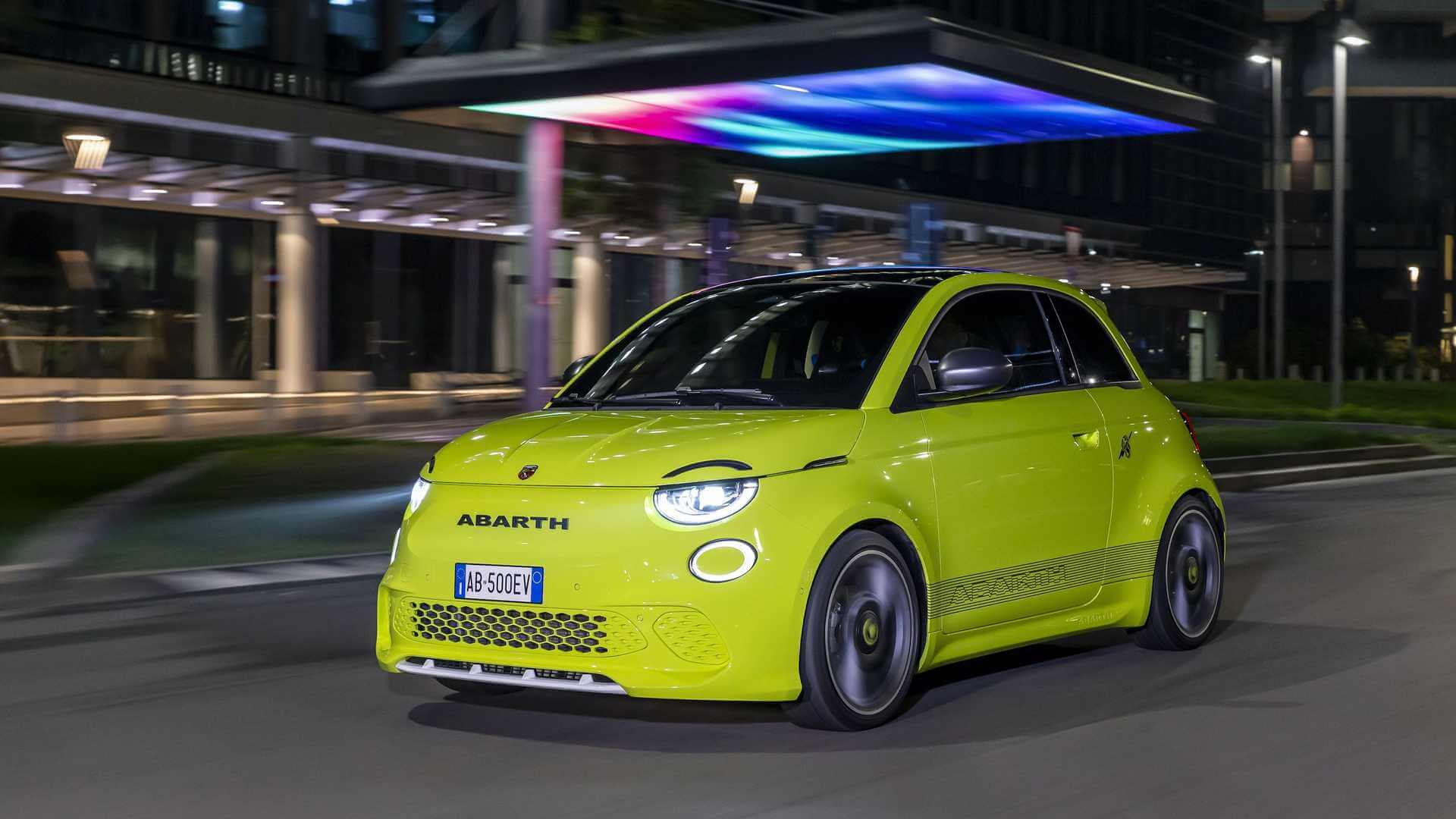 أبارث تطلق طرازها الكهربائي بالكامل Abarth 500e مع  مولد صوت شبيه بمحركات البنزين