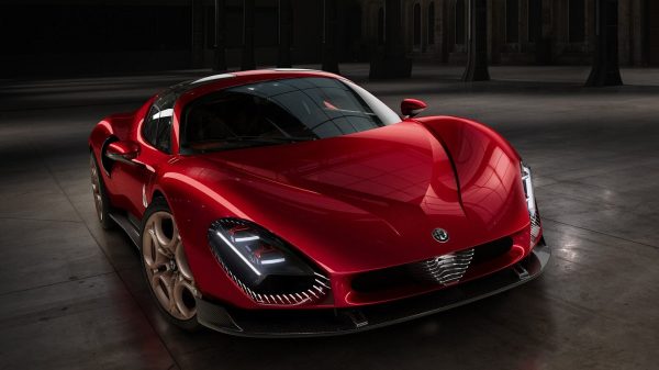 ألفاروميو تعود بسيارة Alfa Romeo 33 Stradale الأسطورية بمحرك V6 وخيار كهربائي بالكامل