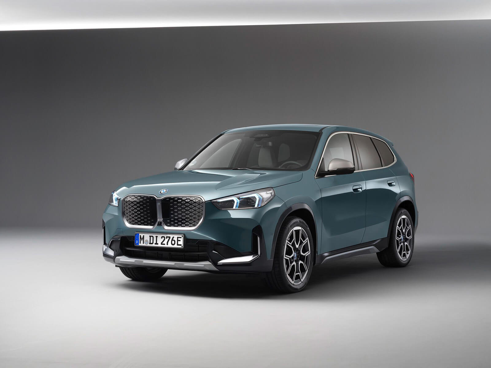 بي إم دبليو ستضيف سيارة جديدة إلى سلسلة الدفع الرباعي BMW iX1 الكهربائية بالكامل