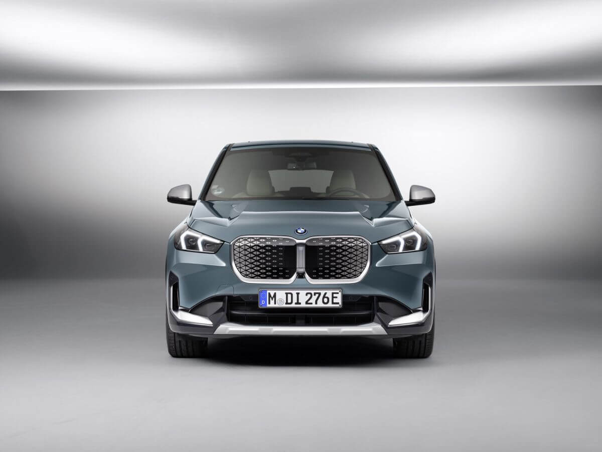 بي إم دبليو ستضيف سيارة جديدة إلى سلسلة الدفع الرباعي BMW iX1 الكهربائية بالكامل_3