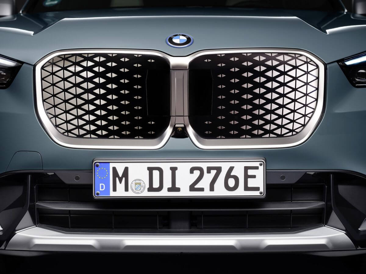 بي إم دبليو ستضيف سيارة جديدة إلى سلسلة الدفع الرباعي BMW iX1 الكهربائية بالكامل_4