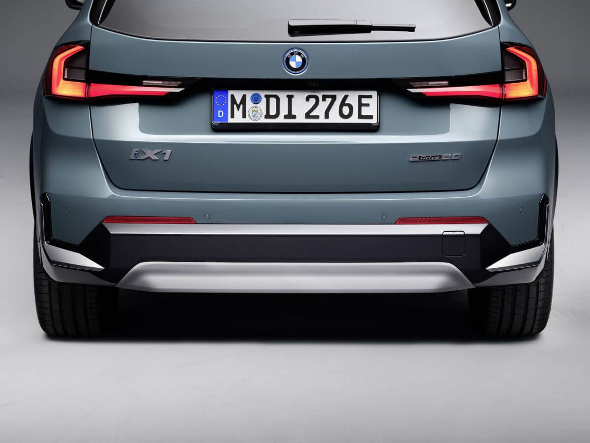 بي إم دبليو ستضيف سيارة جديدة إلى سلسلة الدفع الرباعي BMW iX1 الكهربائية بالكامل_6