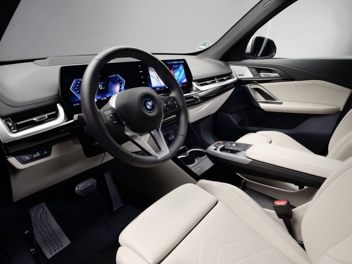 بي إم دبليو ستضيف سيارة جديدة إلى سلسلة الدفع الرباعي BMW iX1 الكهربائية بالكامل_8