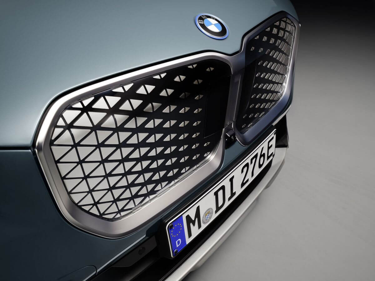 بي إم دبليو ستضيف سيارة جديدة إلى سلسلة الدفع الرباعي BMW iX1 الكهربائية بالكامل_9