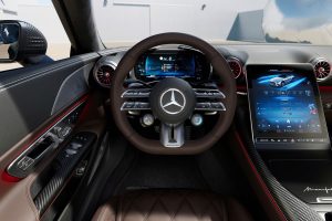 مرسيدس تطلق سيارة 2024 Mercedes-AMG SL63 S E الهجين بقوة 805 حصان_14