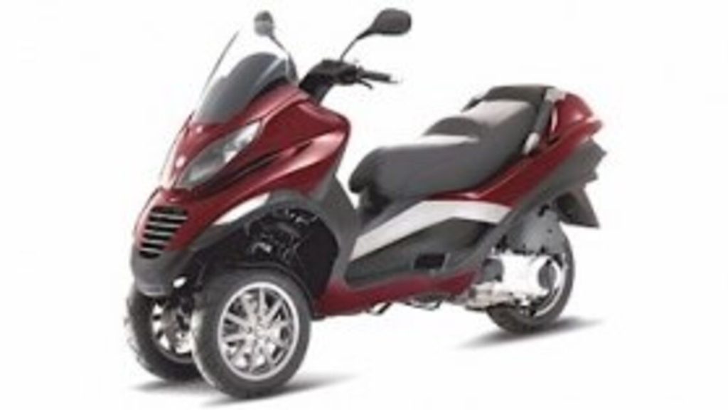 2007 Piaggio MP3 Three Wheeler - 2007 بياجيو MP3 ثري ويلر