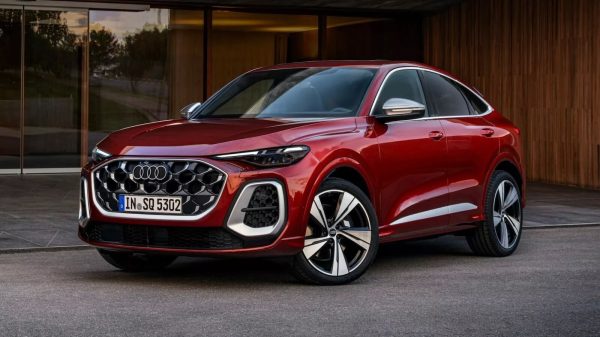 أودي تكشف عن طرازي Q5 وSQ5 Sportback لعام 2025 بتحسينات جديدة ومظهر أكثر أناقة