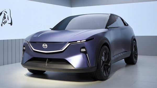 علامة مازدا التجارية CX-6e تشير إلى سيارة SUV كهربائية قادمة بحلول عام 2027