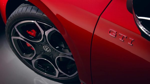سيارة جولف GTI الكهربائية من فولكس فاجن أصبحت أمراً مؤكداً وستأتي نهاية العقد الحالي