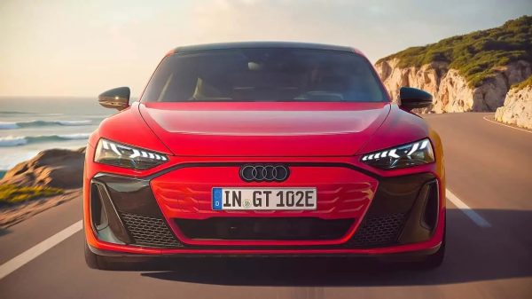 أودي تطلق E-Tron GT Quattro … النسخة الأرخص من السيدان الكهربائية بقوة أقل ومدى أطول