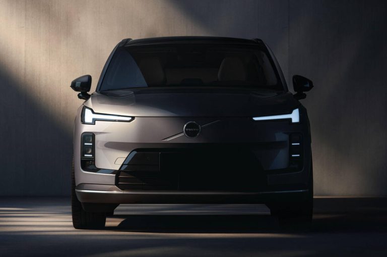 فولفو XC70 تعود كسيارة SUV هجينة بمدى كهربائي يصل إلى 200 كيلومتر_1