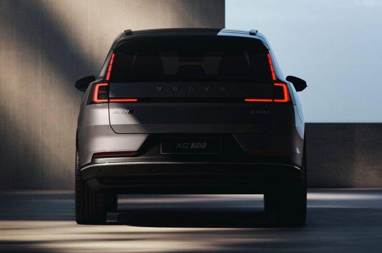 فولفو XC70 تعود كسيارة SUV هجينة بمدى كهربائي يصل إلى 200 كيلومتر_2