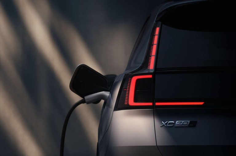 فولفو XC70 تعود كسيارة SUV هجينة بمدى كهربائي يصل إلى 200 كيلومتر_3