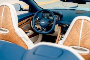 أستون مارتن تطلق طراز مخصص من سيارة DB12 Volante في فلوريدا بتصميم مذهل من وحي المدينة_4