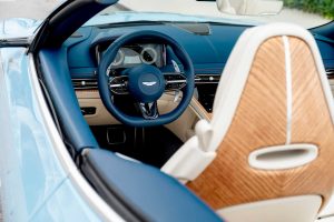 أستون مارتن تطلق طراز مخصص من سيارة DB12 Volante في فلوريدا بتصميم مذهل من وحي المدينة_3