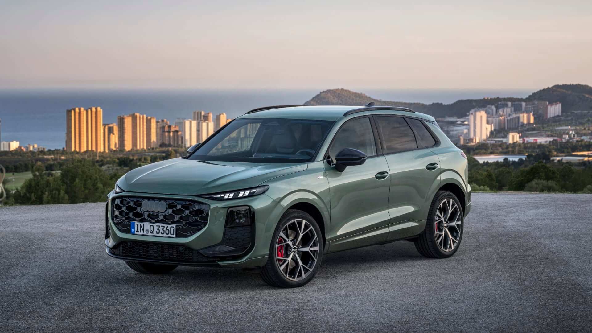 بتصميم رياضي أكثر هجومية .. أودي تكشف عن سيارة الدفع الرباعي الفخمة Audi Q3 2026