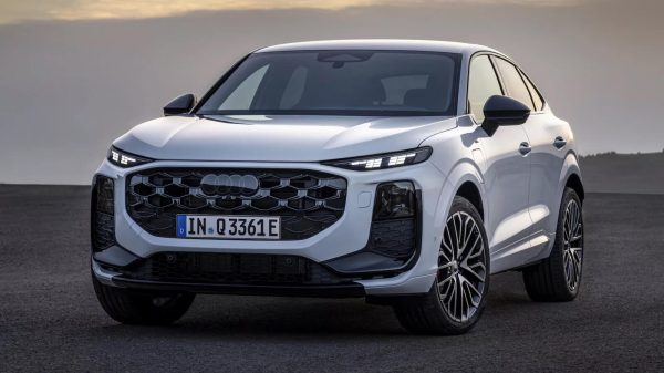 أودي تطلق سيارة Audi Q3 Sportback بتصميم كوبيه رياضي وخيار هجين قابل للشحن