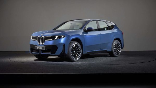 BMW تكشف عن طراز iX3 2026 كأول سيارة من لغة التصميم الجديدة Neue Klasse