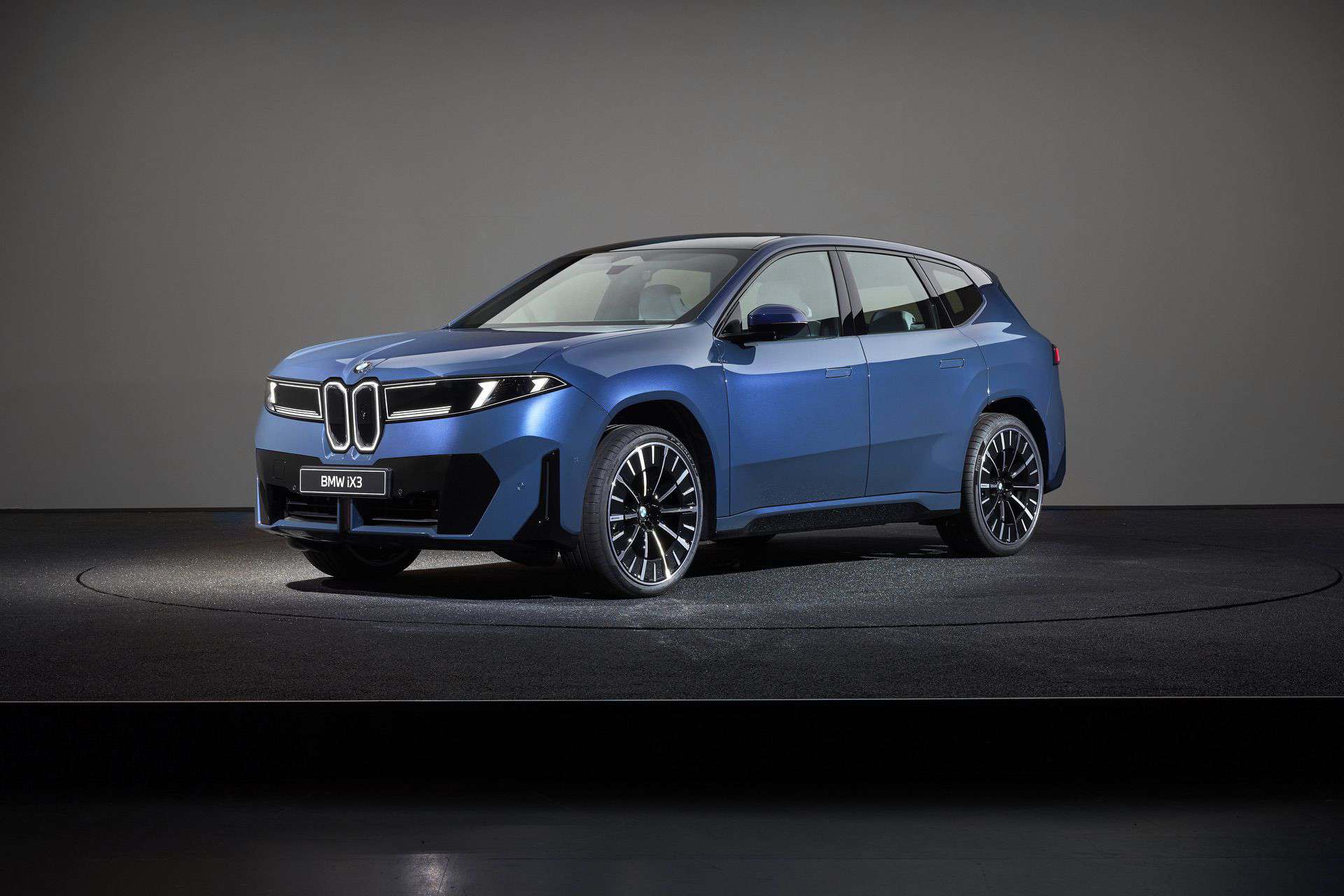 BMW تكشف عن طراز iX3 2026 كأول سيارة من لغة التصميم الجديدة Neue Klasse