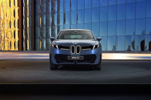 BMW تكشف عن طراز iX3 2026 كأول سيارة من لغة التصميم الجديدة Neue Klasse_1