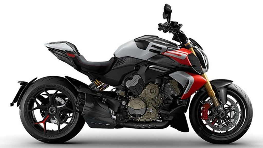 2026 Ducati Diavel V4 RS - 2026 دوكاتي ديافل V4 RS