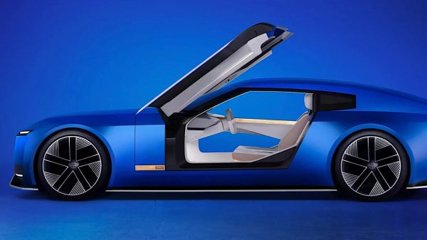 بعد كثرة الشائعات حول إقالته من منصبه … جاكوار تنفي إقالة جيري ماكغفرن الذي قام بتصميم علامتها الكهربائية الجديدة