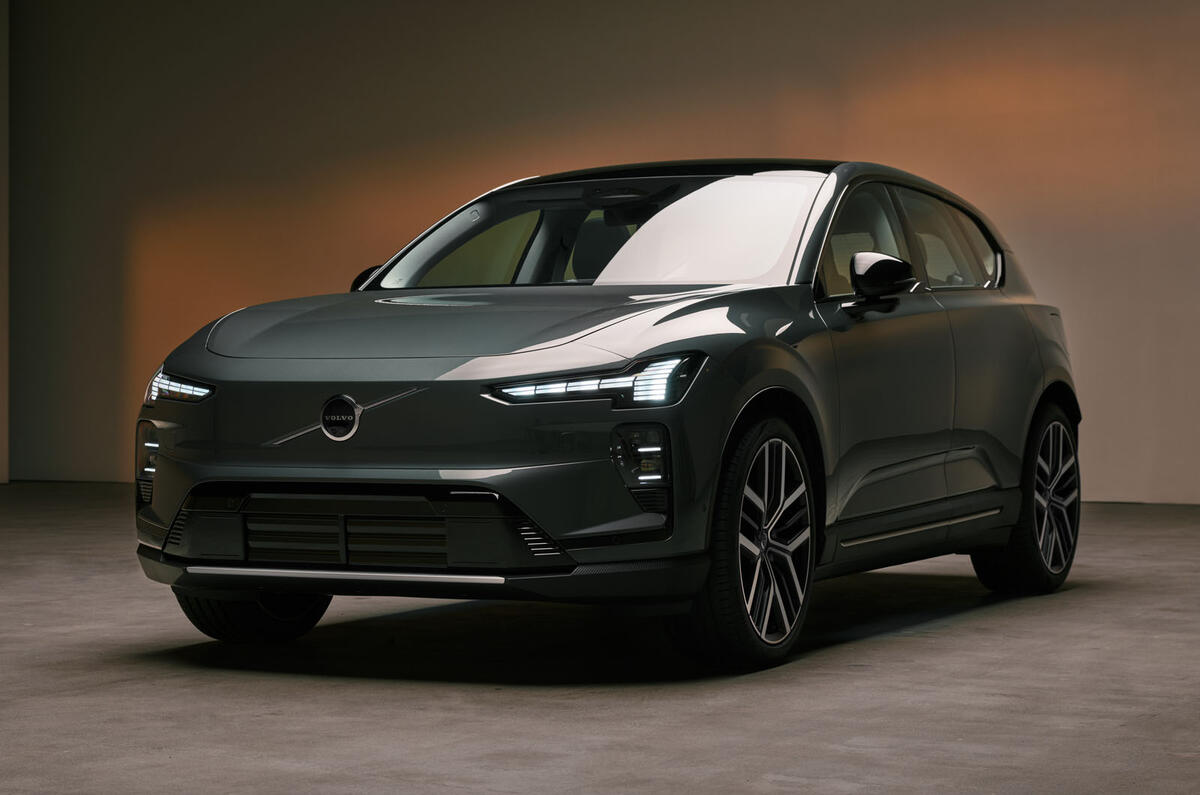 فولفو تكشف رسمياً عن طراز EX60 الجديد … سيارة تجمع بين الأداء الكهربائي والتقنيات الذكية