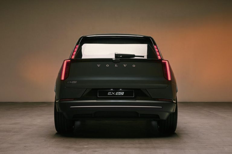فولفو تكشف رسمياً عن طراز EX60 الجديد … سيارة تجمع بين الأداء الكهربائي والتقنيات الذكية_4
