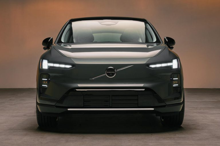 فولفو تكشف رسمياً عن طراز EX60 الجديد … سيارة تجمع بين الأداء الكهربائي والتقنيات الذكية_3