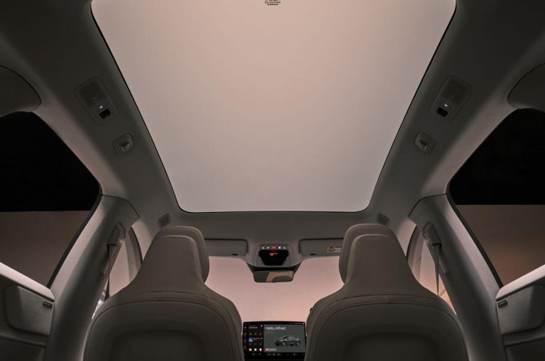 فولفو تكشف رسمياً عن طراز EX60 الجديد … سيارة تجمع بين الأداء الكهربائي والتقنيات الذكية_6