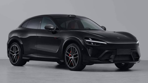 شاومي ترفع سقف الأداء في سيارات SUV الكهربائية من خلال سيارة Xiaomi YU7 GT الخارقة