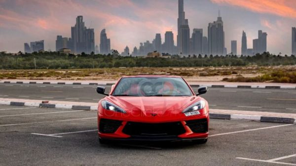 تجربة تنقل راقية تجمع الفخامة والمرونة مع تأجير سيارات فخمة في أبوظبي