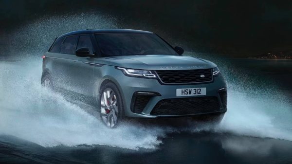 لاند روفر تؤكد توسيع تشكيلتها الكهربائية بطراز Range Rover متوسط الحجم