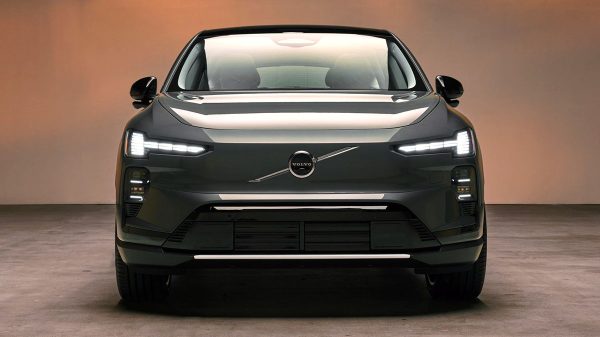 فولفو: السيارات الكهربائية ستصبح أرخص من سيارات البنزين خلال خمس سنوات