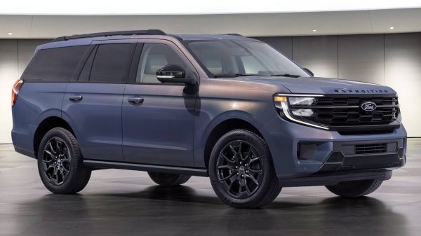 فورد إكسبيديشن 2027 تحتفل بالذكرى الثلاثين من خلال إصدار مع حزمة مميزة من الإضافات