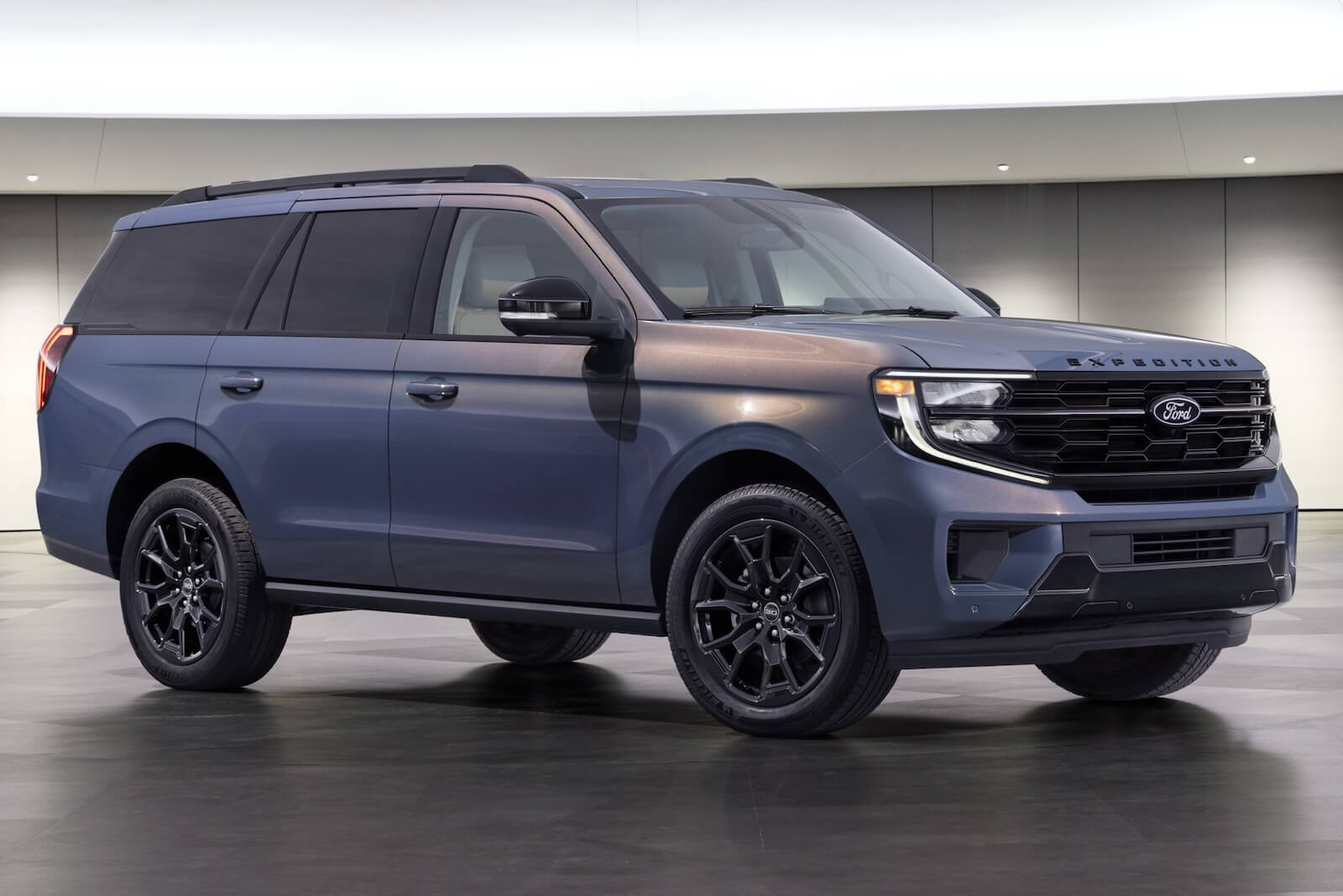 فورد إكسبيديشن 2027 تحتفل بالذكرى الثلاثين من خلال إصدار مع حزمة مميزة من الإضافات