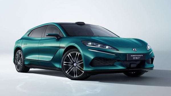 تقنية Flash Charging من BYD تشحن السيارة الكهربائية خلال 5 دقائق فقط