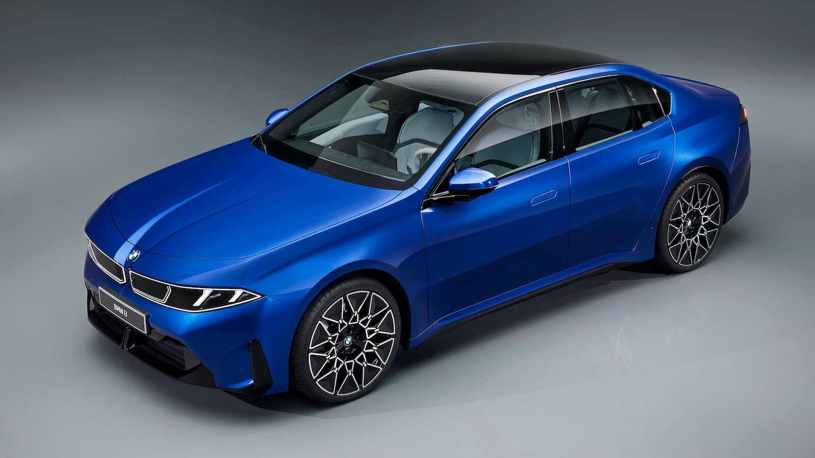 أول سيارة كهربائية من الفئة الثالثة … BMW i3 الجديدة تكشف عن جيل Neue Klasse بعد طول انتظار