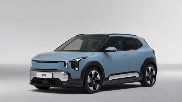 كيا تكشف EV1 الجديدة كأرخص سيارة كهربائية لديها في أوروبا وتقود خطة للتوسع الكهربائي والهجين حتى 2030