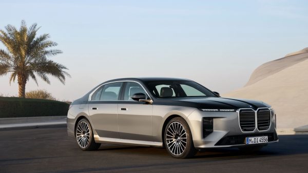 بي إم دبليو تكشف عن سيارة الفئة السابعة 2027 بتقنيات Neue Klasse الجديدة