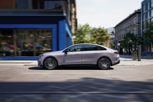 مرسيدس تكشف عن C-Class الكهربائية الجديدة … جمع ناجح بين الأداء والمدى الطويل_9