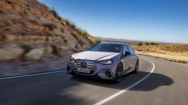 مرسيدس تكشف عن C-Class الكهربائية الجديدة … جمع ناحج بين الأداء والمدى الطويل