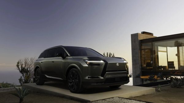 لكزس  تطلق سيارة Lexus TZ الكهربائية الجديدة للباحثين عن SUV فاخرة بثلاثة صفوف من المقاعد