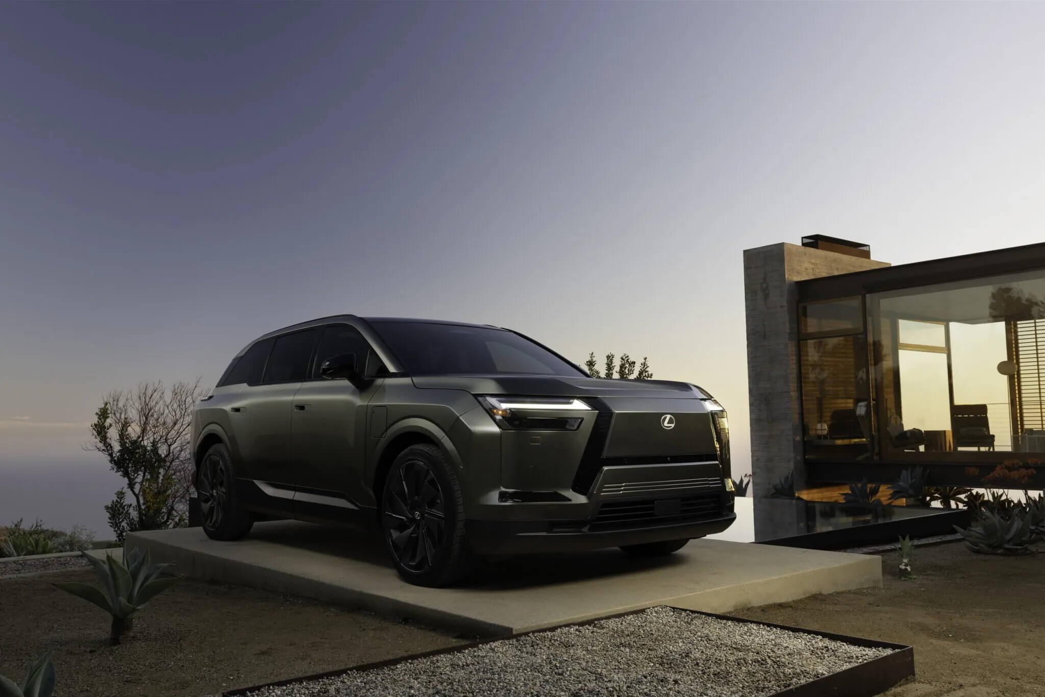 لكزس  تطلق سيارة Lexus TZ الكهربائية الجديدة للباحثين عن SUV فاخرة بثلاثة صفوف من المقاعد