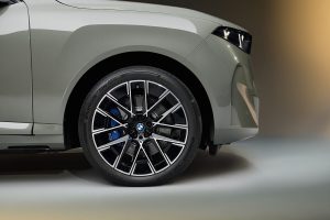 بي إم دبليو تكشف عن X5 الجديدة كلياً لعام 2027 بخمس مجموعات حركة_10
