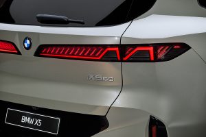بي إم دبليو تكشف عن X5 الجديدة كلياً لعام 2027 بخمس مجموعات حركة_4