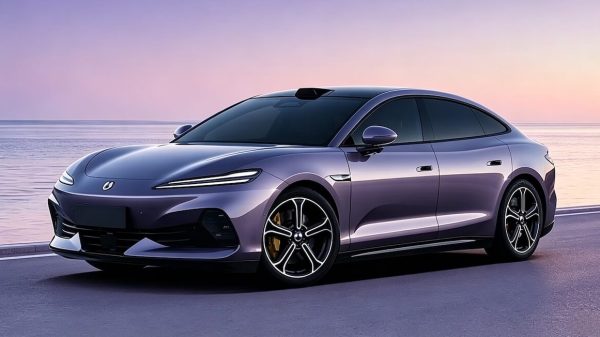 BYD تدخل فئة السيدان الكهربائية عالية الأداء  من خلال سيارة Denza Z9S الأعلى قوة في فئتها