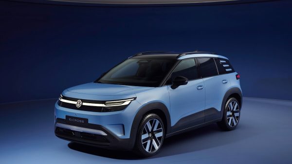 فولكس فاجن تكشف رسميًا عن ID. Cross … أرخص SUV كهربائية من الصانع الألماني