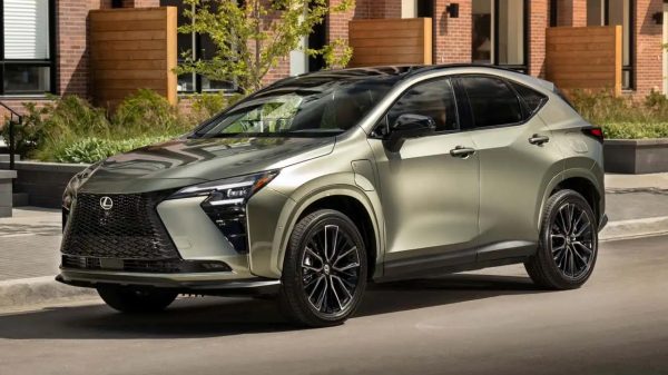 لكزس تحول سيارة الكروس اوفر Lexus NX 2027 إلى تشكيلة هجينة بالكامل